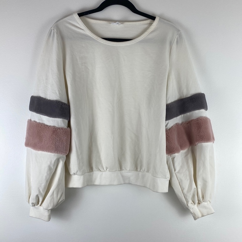 Oversized Sweatshirt Faux Fur Sleeves White/Cream with Pink Purple Fur Size M